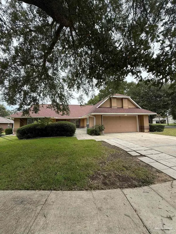 2300 Caddy Shack Ln, Pensacola, FL 32526