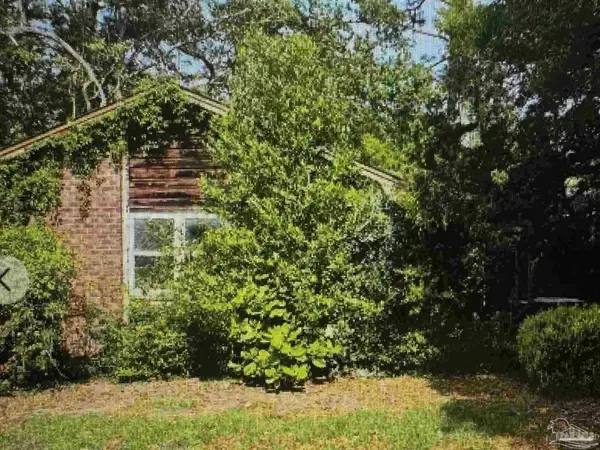 7855 Bay Meadows Dr, Pensacola, FL 32507