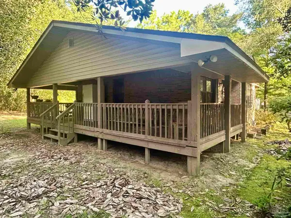 10100 Pond Rd, Milton, FL 32583