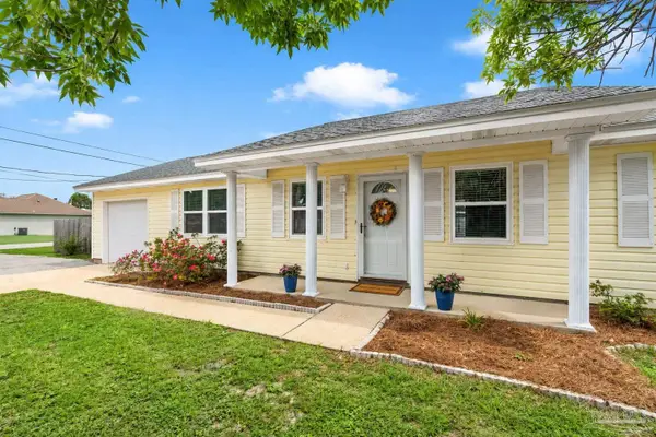 1462 Central Pkwy, Gulf Breeze, FL 32563
