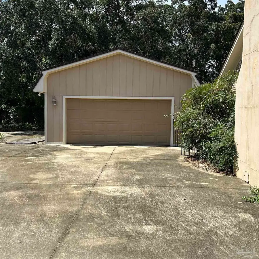 817 Bay Cliffs Rd, Gulf Breeze, FL 32561 - #3