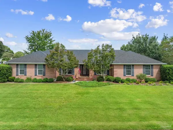 860 Copper Ridge Dr, Cantonment, FL 32533