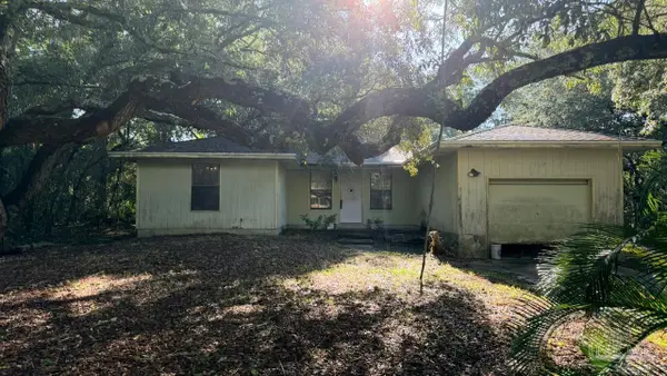 1017 Pinetree Dr, Mary Esther, FL 32569