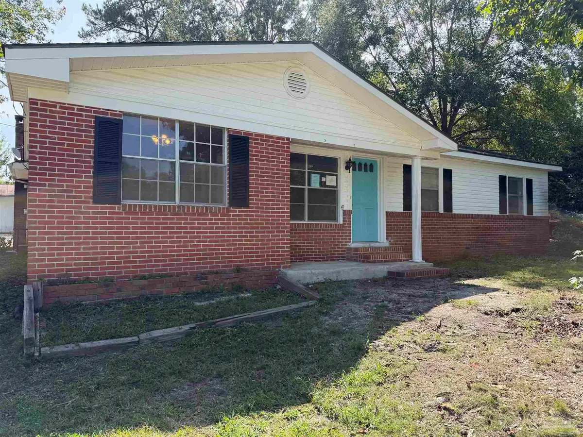 201 Young St, Brewton, AL 36426 - #1