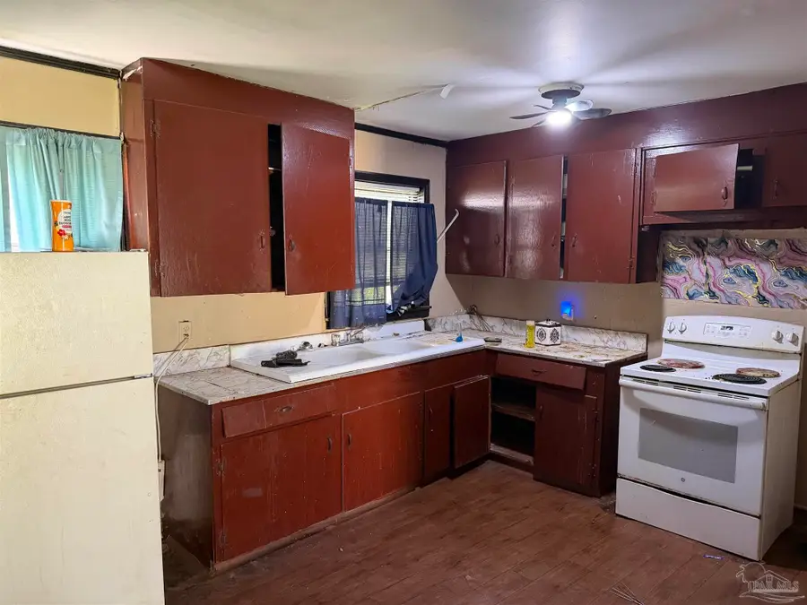 728 Johnson St, Atmore, AL 36502 - #3