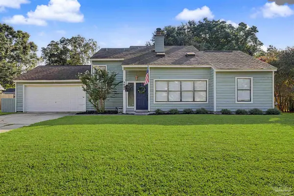 7662 Charter Oaks Dr, Pensacola, FL 32514