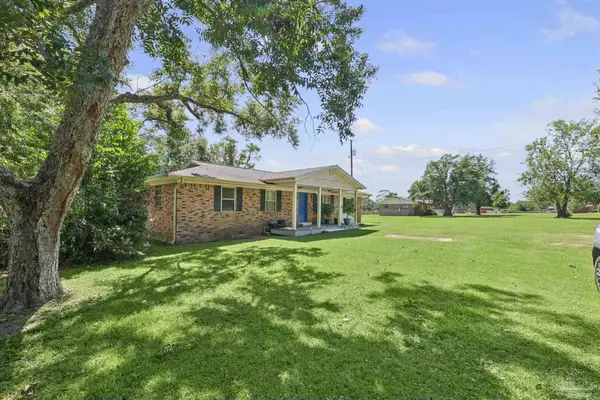 833 Graham Rd, Cantonment, FL 32533