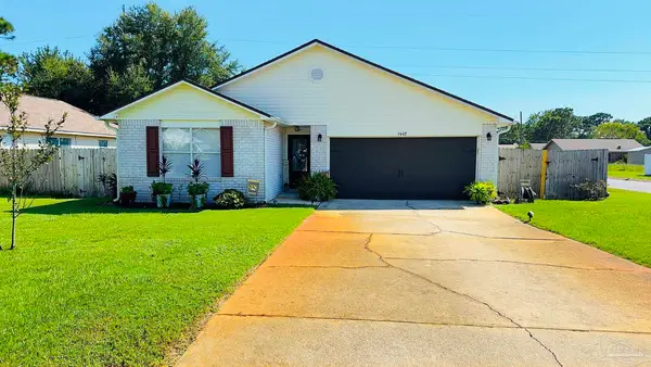 9447 Parker Pl Dr, Navarre, FL 32566