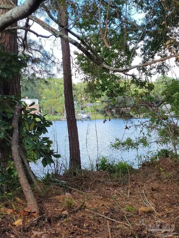 675 Tanglewood Dr, Pensacola, FL 32503