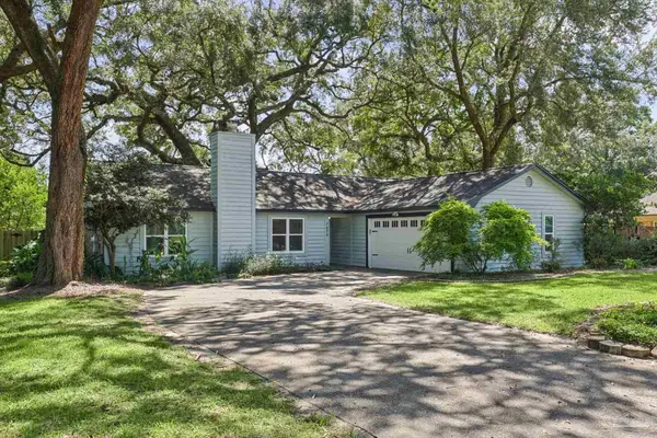 7474 Baywoods Ln, Pensacola, FL 32504