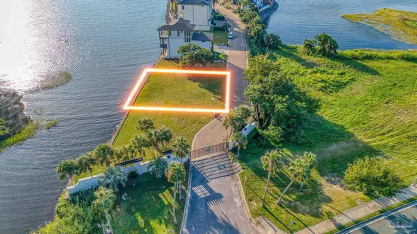 4 Wharf Ave, Pensacola, FL 32502