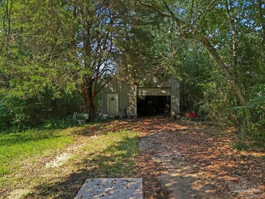186 Desoto Rd, Cantonment, FL 32533 - #3