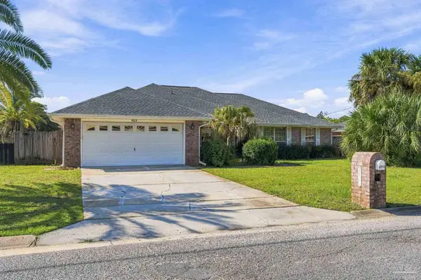 8213 Hartington Dr, Navarre, FL 32566