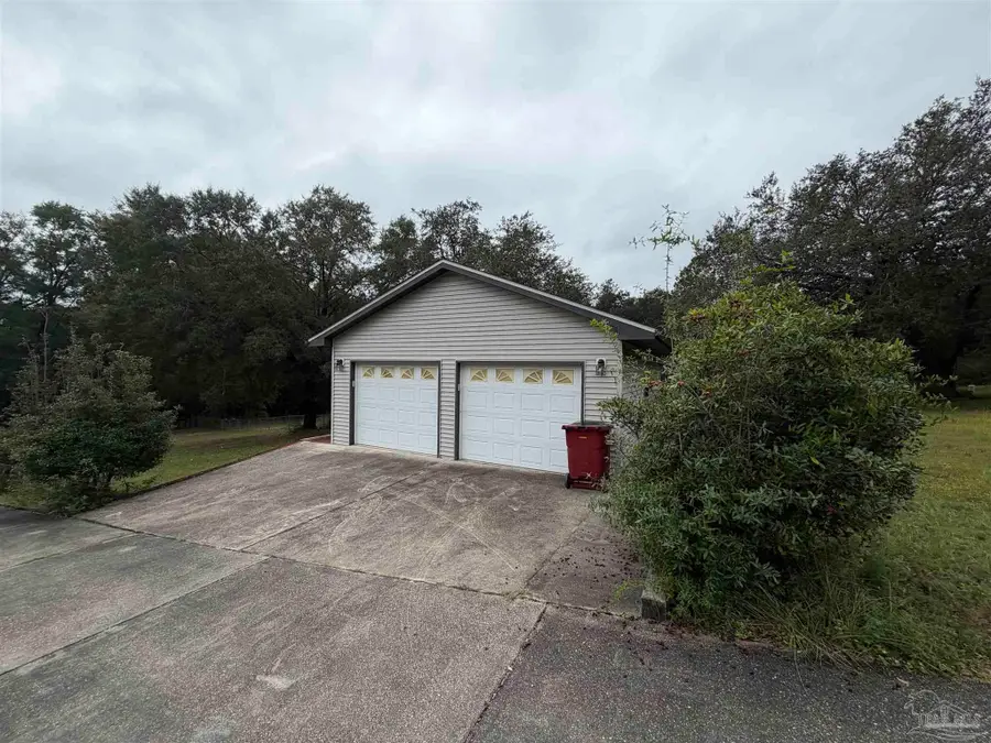 11147 N Lakeview Dr, Milton, FL 32583 - #2