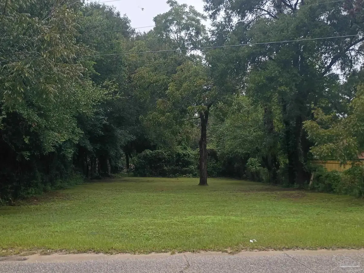 2710 W Bobe St, Pensacola, FL 32505 - #1