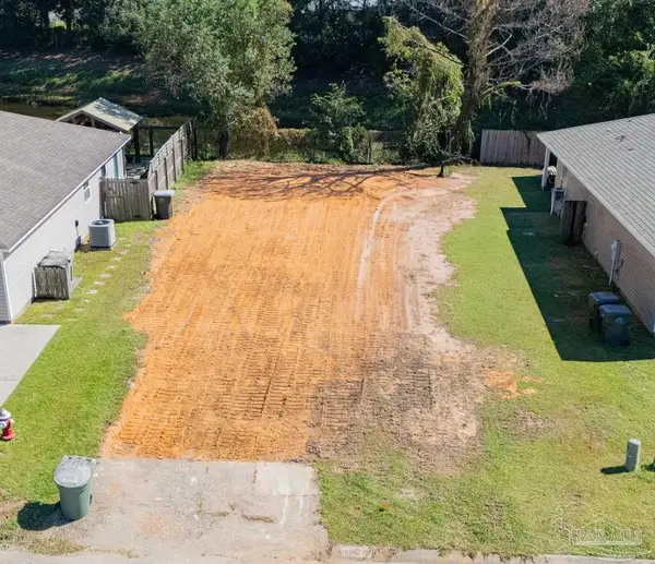 10392 Senegal Dr, Pensacola, FL 32534