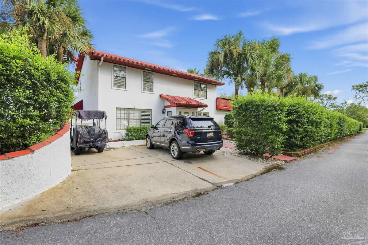 1834 W Smugglers Cove Dr, Gulf Breeze, FL 32563 - #1