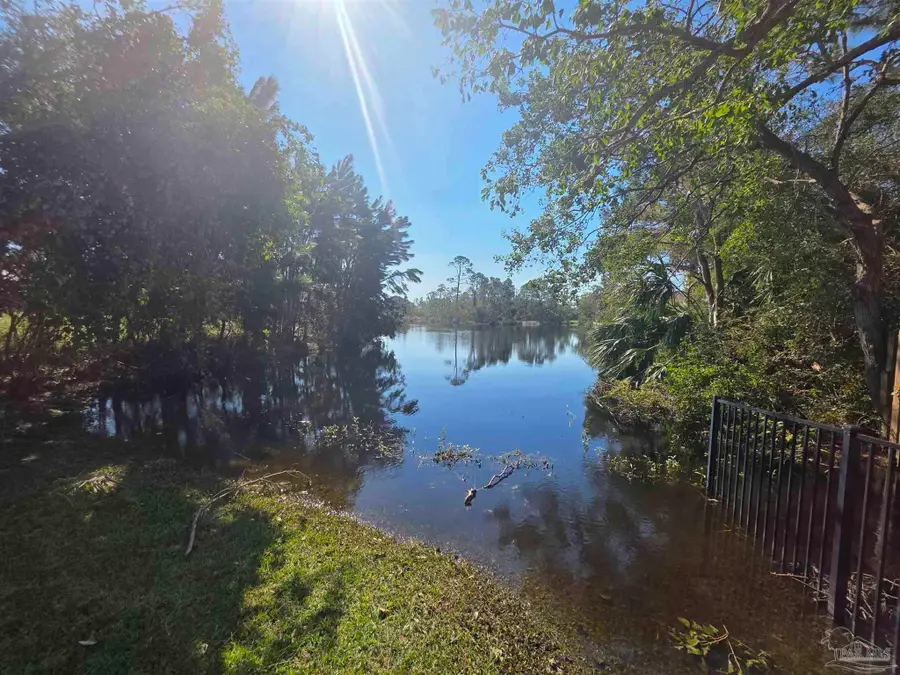 995 Coronado Ct, Gulf Breeze, FL 32563 - #2