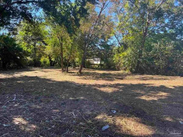 2411 W Yonge St, Pensacola, FL 32505
