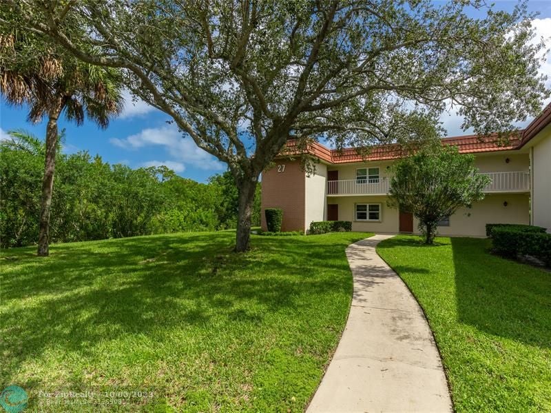 27 Vista Gardens Trail 206, Vero Beach, FL 32962 BHGRE