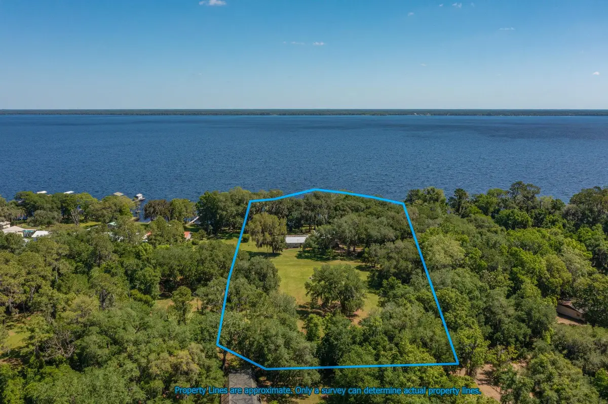 105 Union Ave, Crescent City, FL 32112 - #1