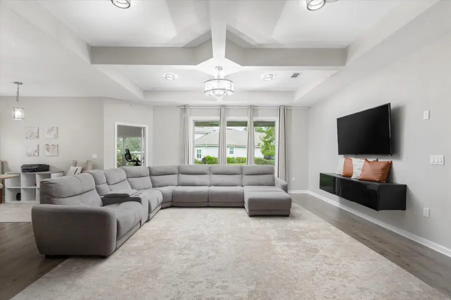 3825 Hammock Bluff Dr, Jacksonville, FL 32226 - #3