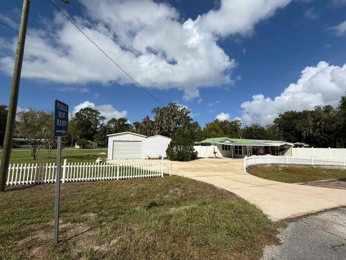 211 Cedar Creek Rd, Palatka, FL 32177 - #1