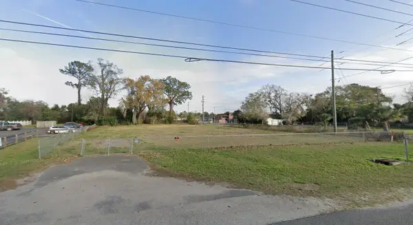 12761 N Main St, Jacksonville, FL 32218