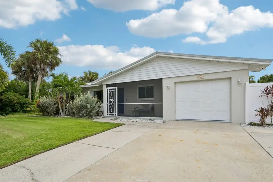 631 Coral Dr, Nokomis, FL 34275 - #2