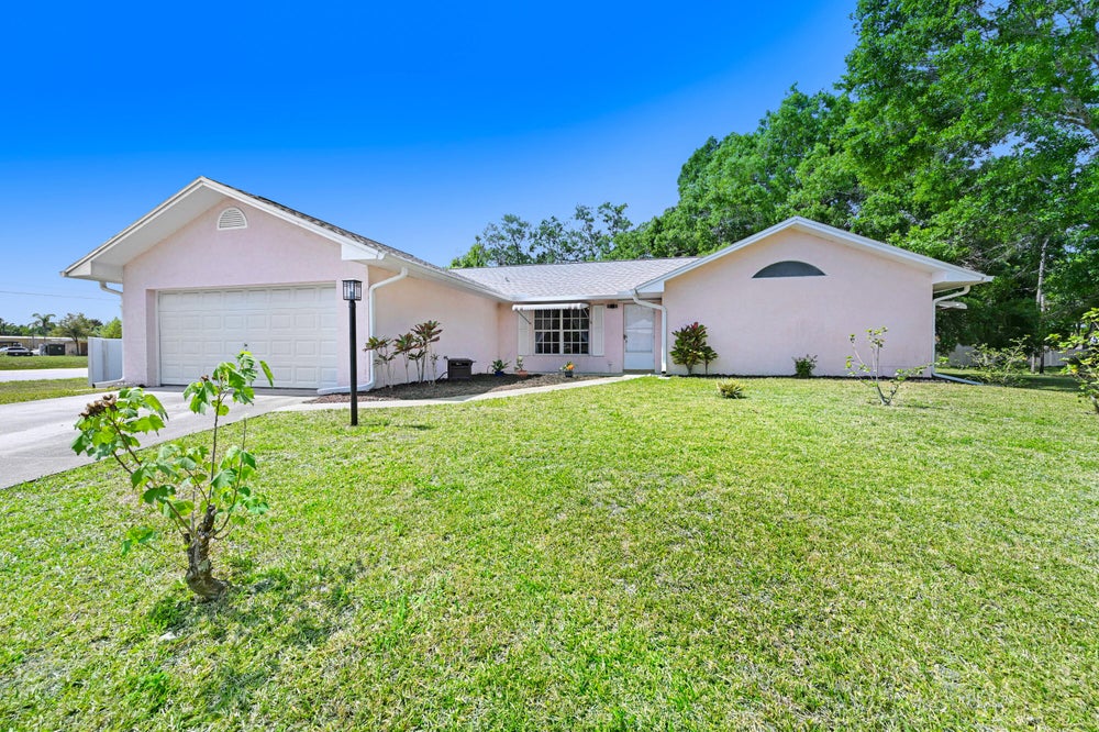 6 N Orange Street, Fellsmere, FL 32948 BHGRE