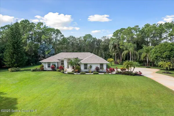 7965 93rd Avenue, Vero Beach, FL 32967