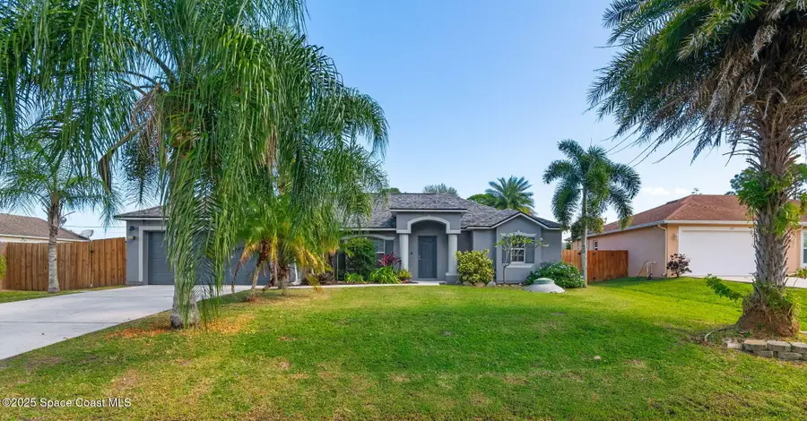 675 Hernandes Avenue Se, Palm Bay, FL 32909 - Image #2