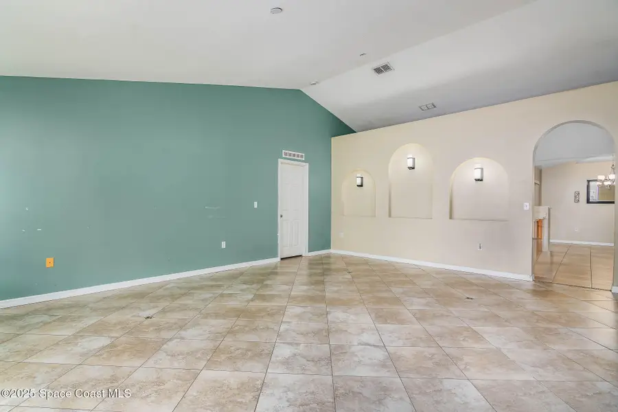 565 Lamon Street Sw, Palm Bay, FL 32908 - Image #2