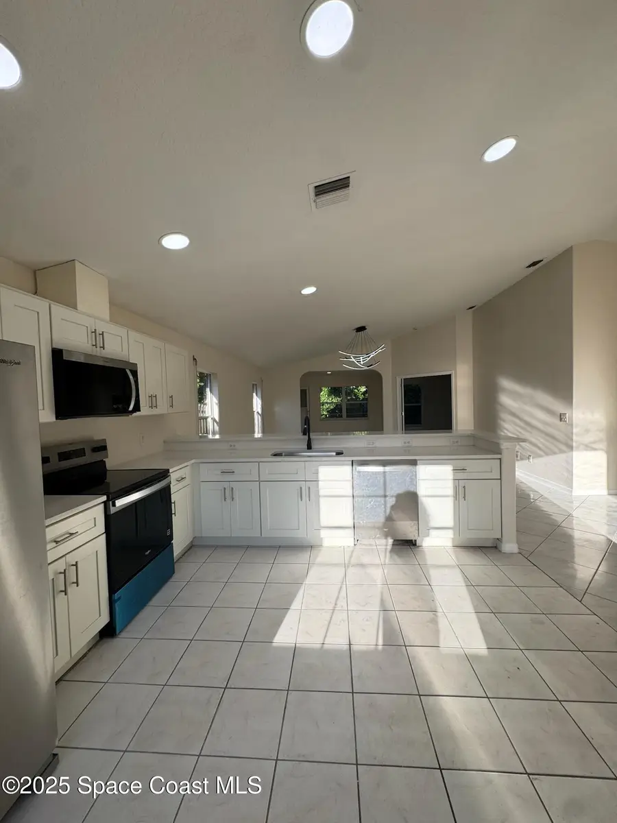 1112 Pine Creek Circle Ne, Palm Bay, FL 32905 - Image #3