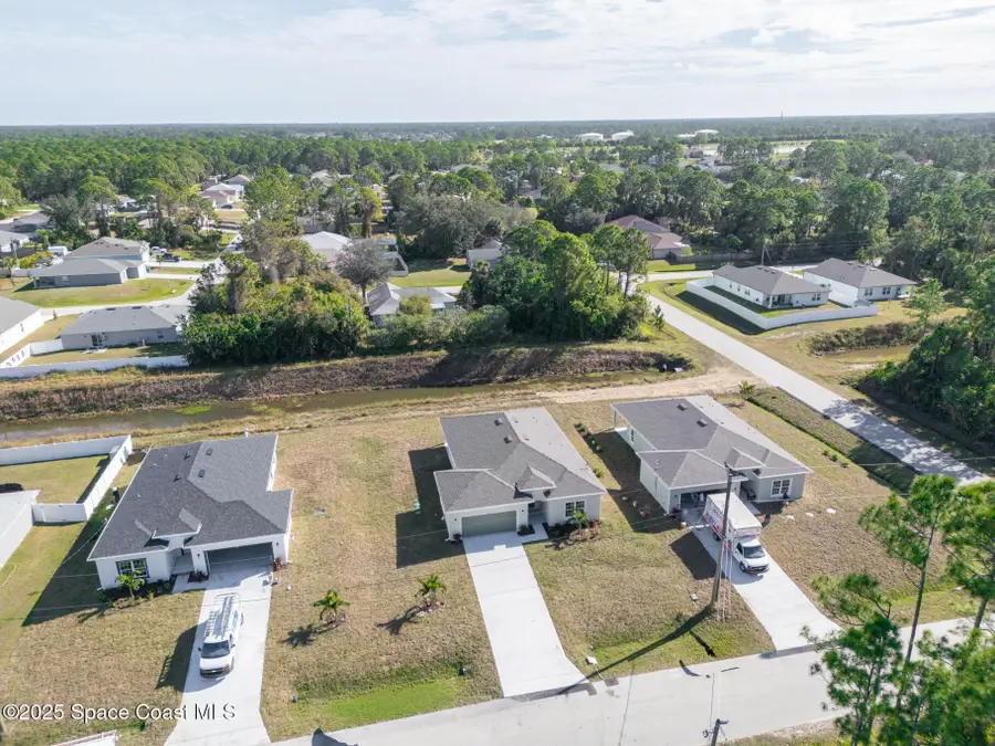 2357 Hagoplan Avenue Sw, Palm Bay, FL 32908 - Image #3