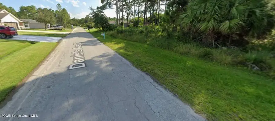 718 Daniels Avenue Sw, Palm Bay, FL 32908 - Image #2