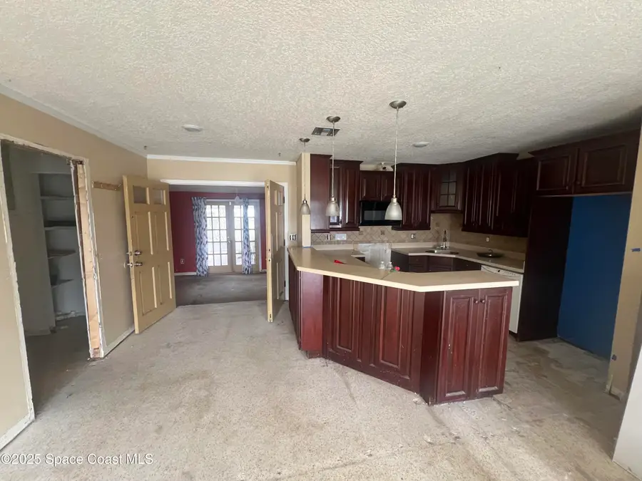 943 Canal Lane Ne, Palm Bay, FL 32905 - Image #3