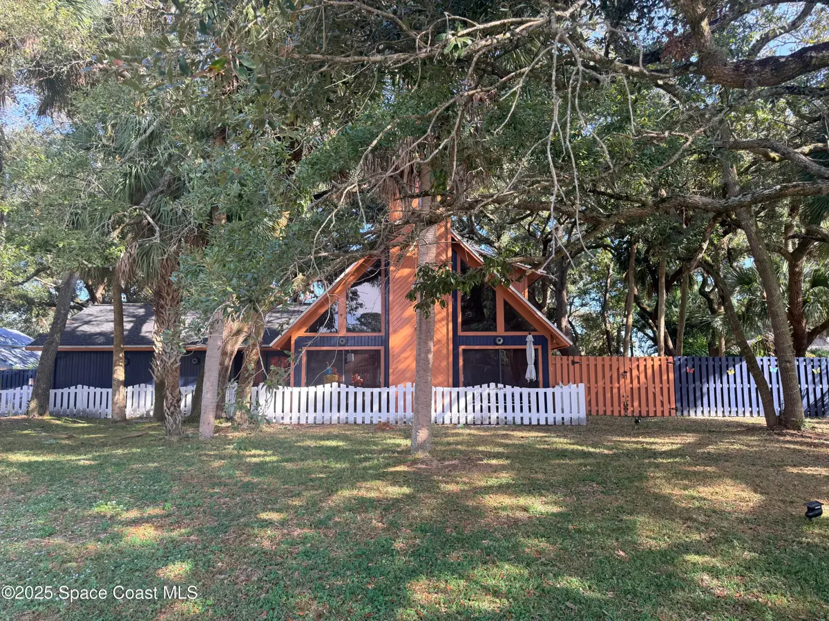 951 Pembroke Avenue Ne, Palm Bay, FL 32907 - Image #1