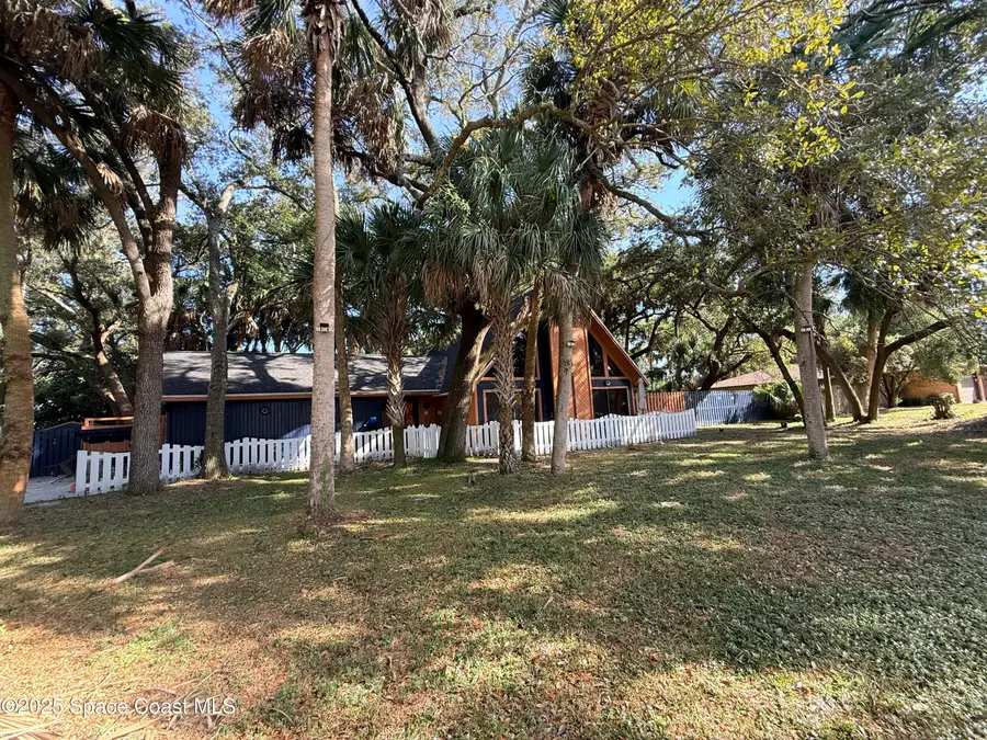 951 Pembroke Avenue Ne, Palm Bay, FL 32907 - Image #2