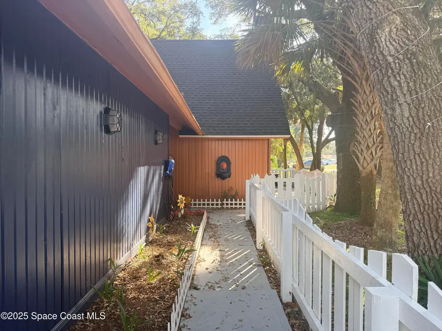 951 Pembroke Avenue Ne, Palm Bay, FL 32907 - Image #3