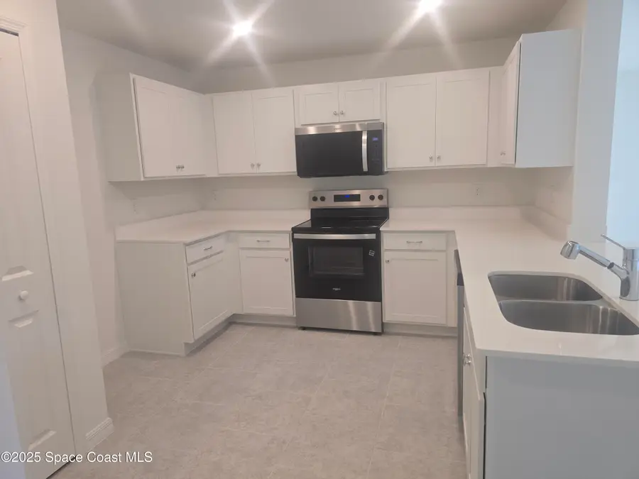 961 SW Richmond Circle Sw, Palm Bay, FL 32908 - Image #2