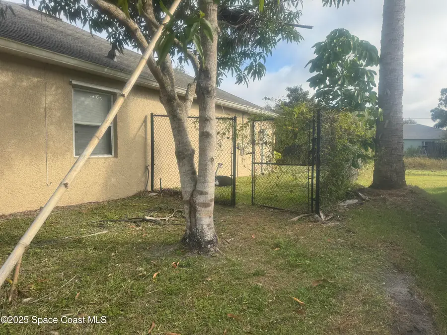 561 Borraclough Avenue Nw, Grant, FL 32949 - Image #2