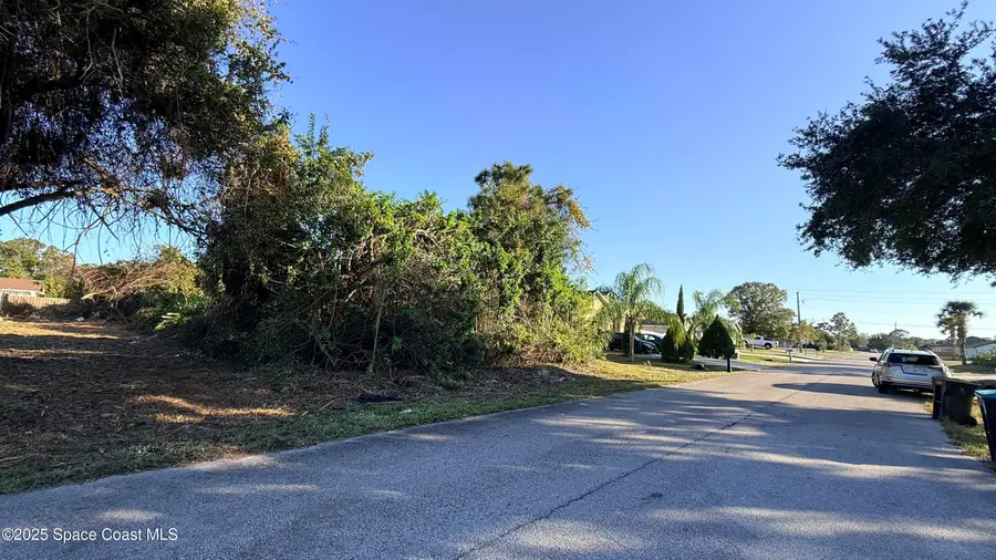 475 Alesio Avenue Se, Palm Bay, FL 32909 - Image #2