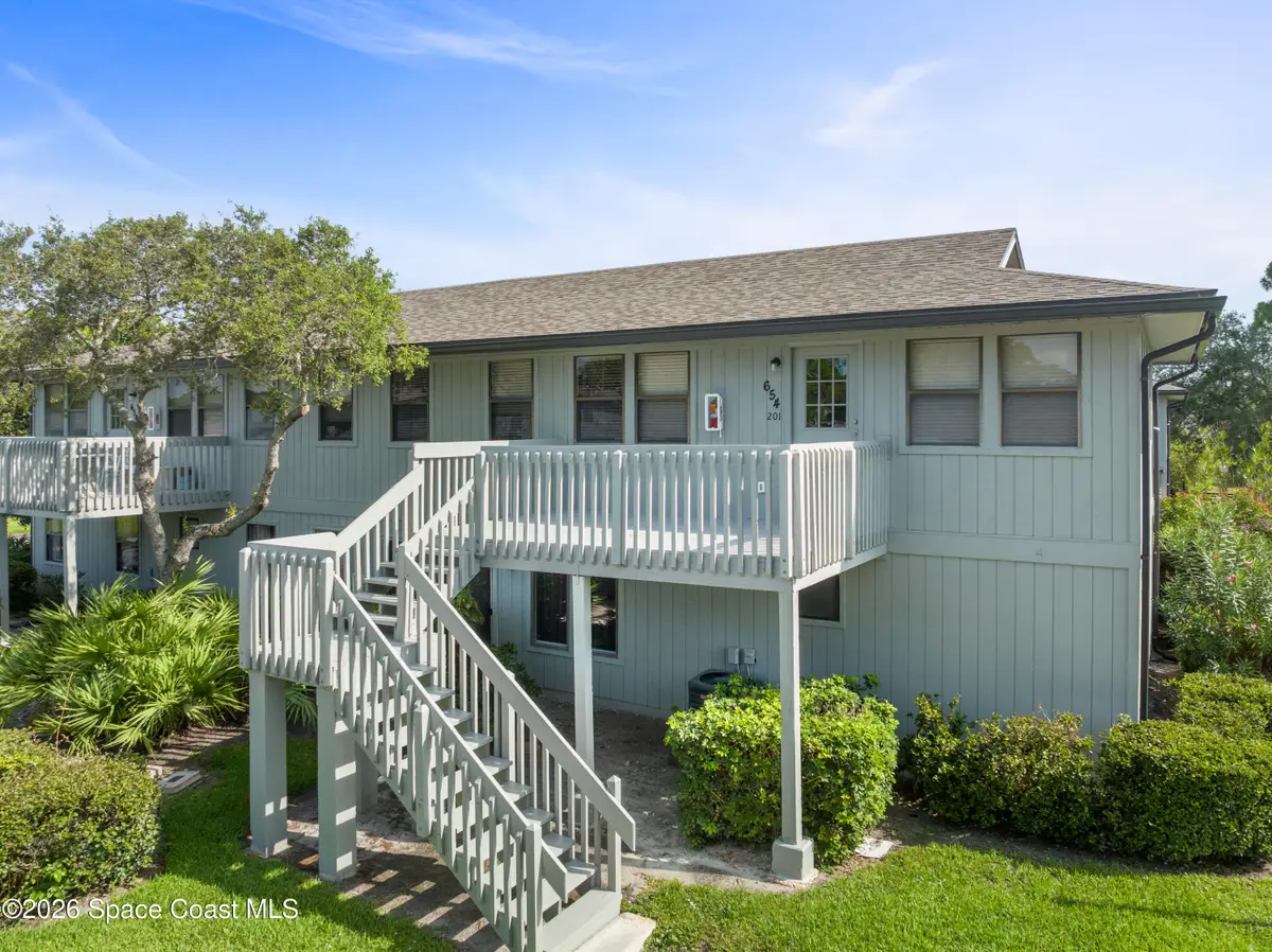 654 Centre Court Sw #201, Vero Beach, FL 32962 - Image #1