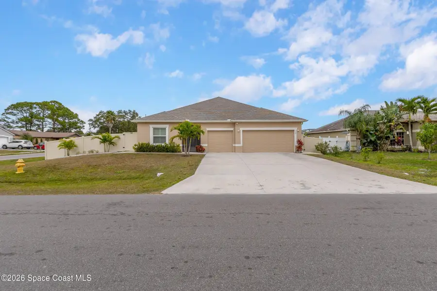 399 Calcutta Avenue Nw, Palm Bay, FL 32907 - Image #2
