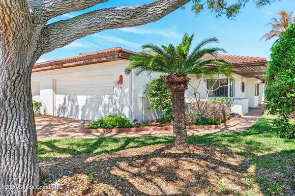 810 Parkside Place #810, Indian Harbour Beach, FL 32937