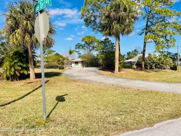 702 Lake Drive, Sebastian, FL 32958