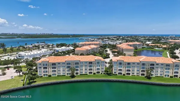 34 Harbour Isle Drive W #204, Fort Pierce, FL 34949