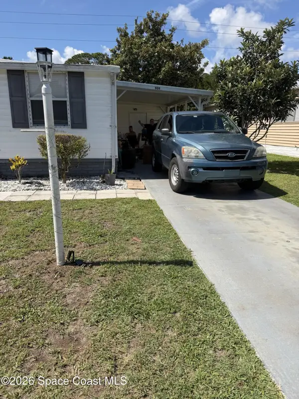 909 Vireo Drive, Barefoot Bay, FL 32976