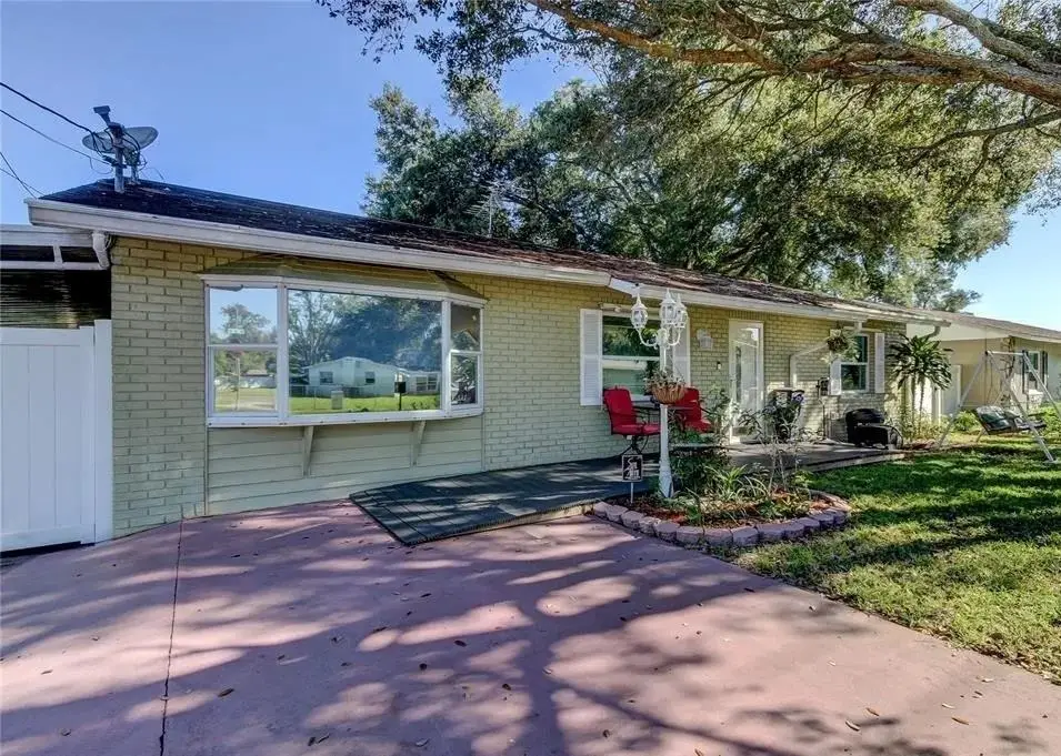 38621 North Avenue, Zephyrhills, FL 33542 - Image #1